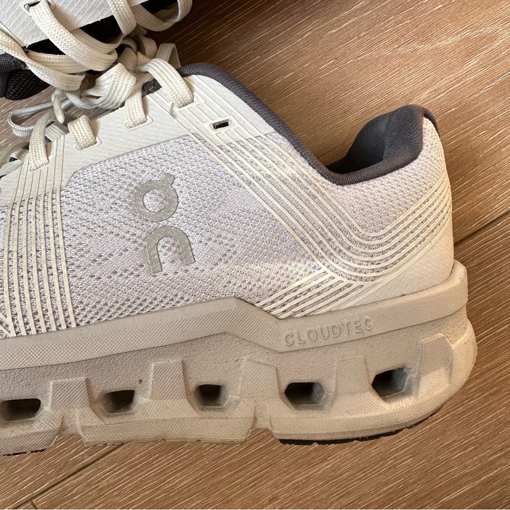 Euc On Running Cloudgo Sneakers In White|Glacier - image 4